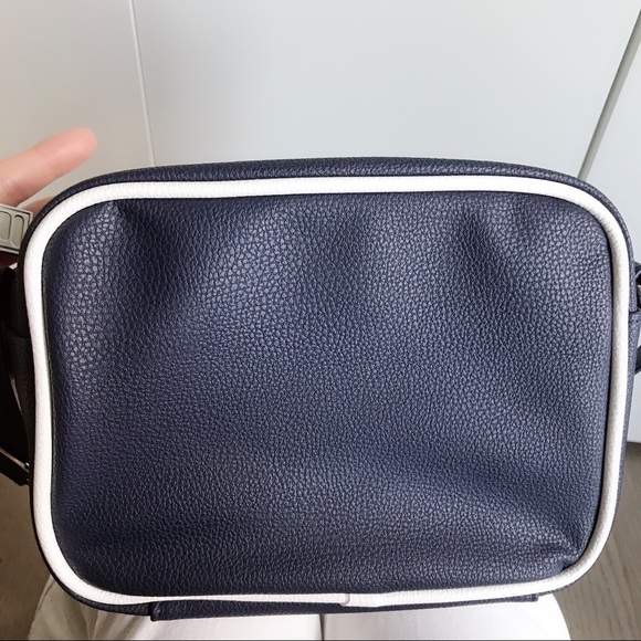 FILA Aubree Messenger bag in Navy - Picture 4 of 7